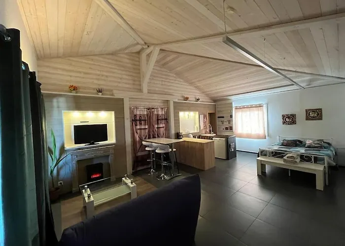 Appartement Loft Des Milans, Petit Nid Douillet Perche Sur La Campagne